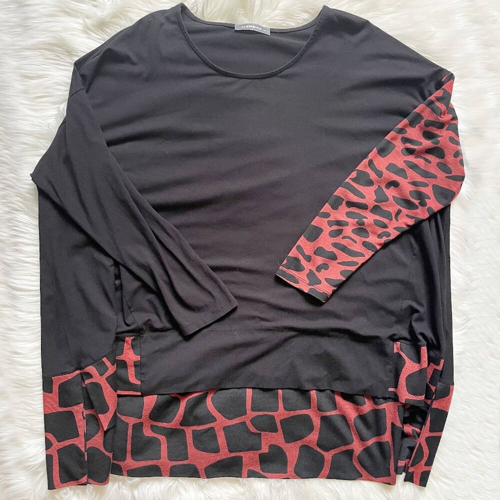 Alembika Black Red Animal Print Asymmetrical Hem Batwing Long Sleeve Top